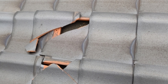 屋根材の部分差し替え