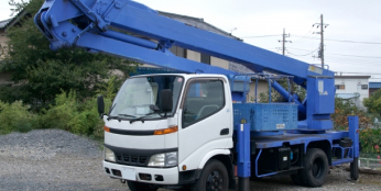 高所作業車を利用する点検や補修工事