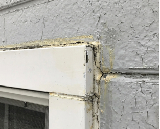 窓の雨漏り修理 before